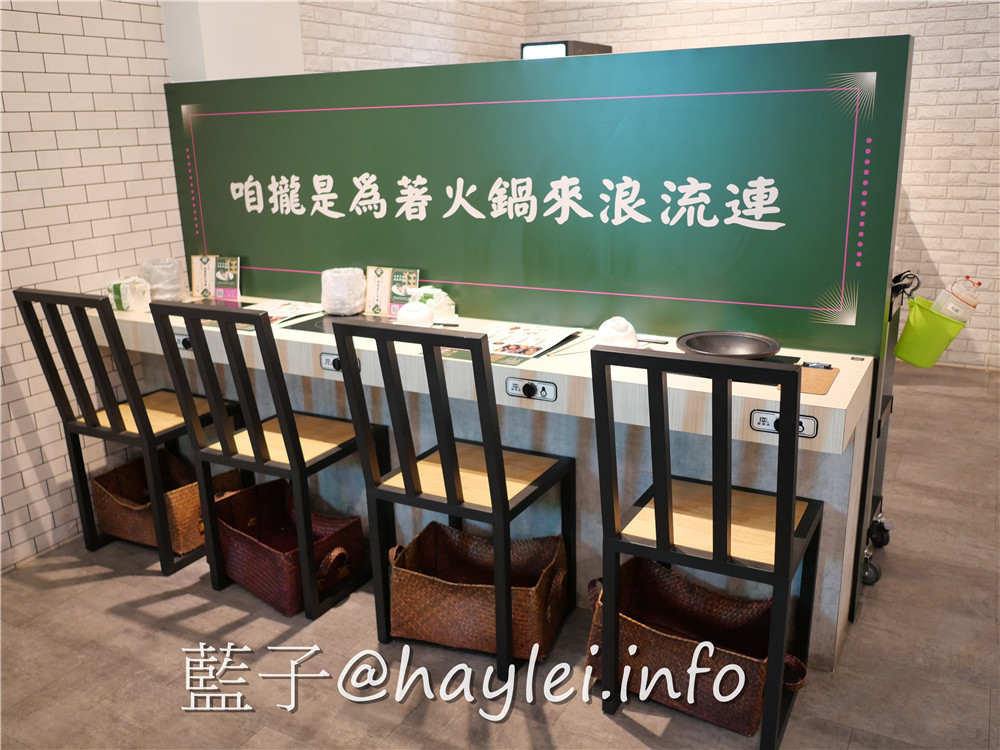 由火鍋第一品牌 樂多多集團開的新品牌 狂一鍋(台中精武東店)-289起享受台灣小吃變火鍋，翻玩台菜大變火鍋湯品，酒香花雕雞鍋、生炒花枝鍋推薦必吃，新台式火鍋絕妙滋味誘人再再來訪!飲品吧跟蔬食自助吧有12種菜品、2種飲品無限供應，吃起來豐富美味超幸福~肉多多火鍋旗下新品牌/台中美食/台中火鍋推薦/太平美食/藍子愛美食 中式料理 國內旅遊 攝影 民生資訊分享 飲食集錦 