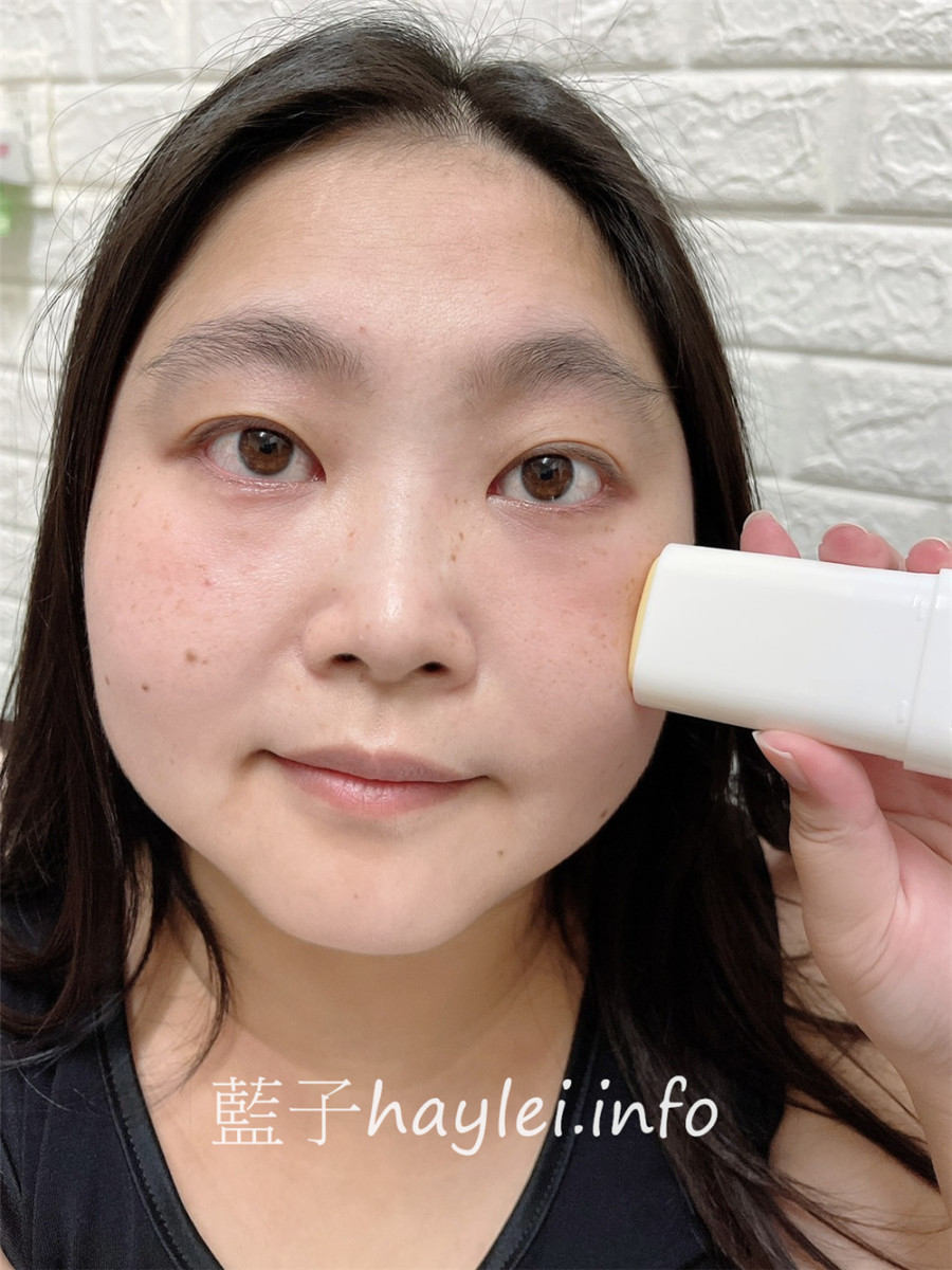 Madoca/SPF50輕透防曬棒-清爽不黏膩的防水防曬，用起來輕盈無感、透明自然不挑膚色的高顏值粉嫩防曬，強效疏水配方保護肌膚更有力，甩掉油膩厚重的防曬，更能享受陽光時刻！肌膚保養/美妝保養/美容彩妝/防曬隔離/防曬推薦/隔絕紫外線/紫外線防護/日常護膚/肌膚健康/藍子愛保養 保養品分享 健康養身 國內旅遊 彩妝品 彩妝品分享 攝影 民生資訊分享 
