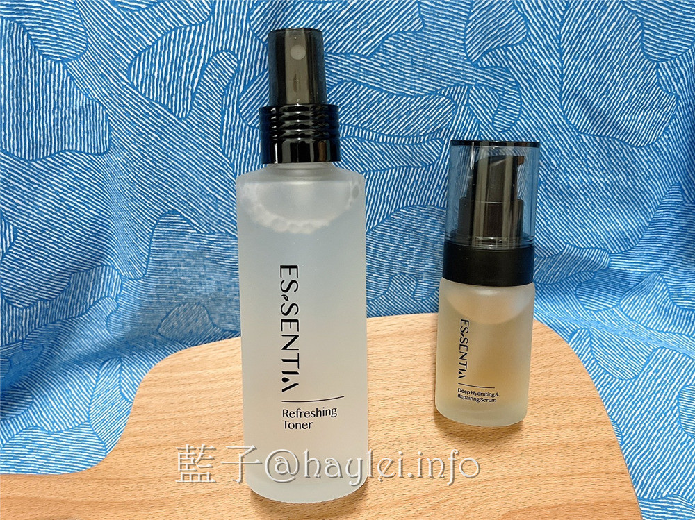 極萃精華 Essentia 極萃保濕組-極萃保濕化妝水、極萃持潤精華液，添加極地雪藻與積雪草等天然植萃幫助肌膚強化對外在環境的防護力，無添加爭議成份，對肌膚更無負擔，敏弱肌適用的MIT保養品牌推薦!美妝保養/肌膚保養/日常保養/純素者也能用的護膚品/藍子愛保養 保養品分享 彩妝品 彩妝品分享 民生資訊分享 