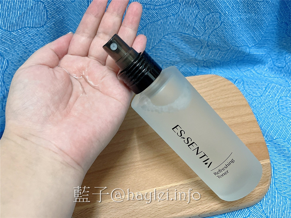 極萃精華 Essentia 極萃保濕組-極萃保濕化妝水、極萃持潤精華液，添加極地雪藻與積雪草等天然植萃幫助肌膚強化對外在環境的防護力，無添加爭議成份，對肌膚更無負擔，敏弱肌適用的MIT保養品牌推薦!美妝保養/肌膚保養/日常保養/純素者也能用的護膚品/藍子愛保養 保養品分享 彩妝品 彩妝品分享 民生資訊分享 