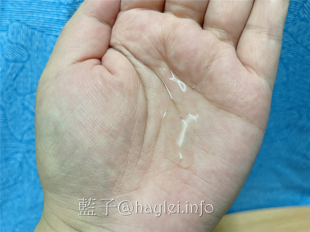 極萃精華 Essentia 極萃保濕組-極萃保濕化妝水、極萃持潤精華液，添加極地雪藻與積雪草等天然植萃幫助肌膚強化對外在環境的防護力，無添加爭議成份，對肌膚更無負擔，敏弱肌適用的MIT保養品牌推薦!美妝保養/肌膚保養/日常保養/純素者也能用的護膚品/藍子愛保養 保養品分享 彩妝品 彩妝品分享 民生資訊分享 
