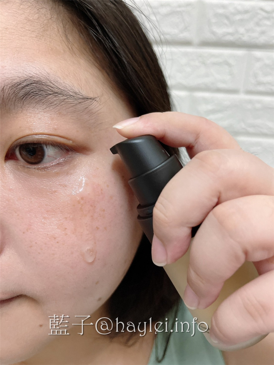 極萃精華 Essentia 極萃保濕組-極萃保濕化妝水、極萃持潤精華液，添加極地雪藻與積雪草等天然植萃幫助肌膚強化對外在環境的防護力，無添加爭議成份，對肌膚更無負擔，敏弱肌適用的MIT保養品牌推薦!美妝保養/肌膚保養/日常保養/純素者也能用的護膚品/藍子愛保養 保養品分享 彩妝品 彩妝品分享 民生資訊分享 