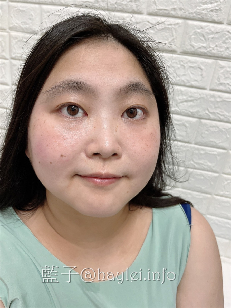 極萃精華 Essentia 極萃保濕組-極萃保濕化妝水、極萃持潤精華液，添加極地雪藻與積雪草等天然植萃幫助肌膚強化對外在環境的防護力，無添加爭議成份，對肌膚更無負擔，敏弱肌適用的MIT保養品牌推薦!美妝保養/肌膚保養/日常保養/純素者也能用的護膚品/藍子愛保養 保養品分享 彩妝品 彩妝品分享 民生資訊分享 
