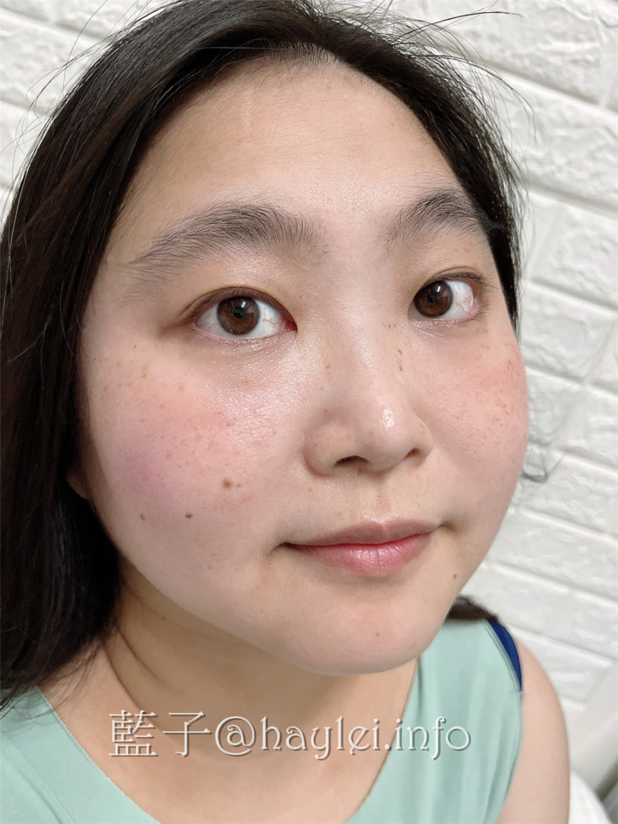 極萃精華 Essentia 極萃保濕組-極萃保濕化妝水、極萃持潤精華液，添加極地雪藻與積雪草等天然植萃幫助肌膚強化對外在環境的防護力，無添加爭議成份，對肌膚更無負擔，敏弱肌適用的MIT保養品牌推薦!美妝保養/肌膚保養/日常保養/純素者也能用的護膚品/藍子愛保養 保養品分享 彩妝品 彩妝品分享 民生資訊分享 