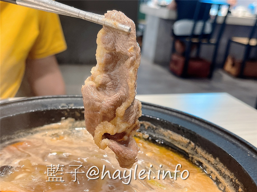 由火鍋第一品牌 樂多多集團開的新品牌 狂一鍋(台中精武東店)-289起享受台灣小吃變火鍋，翻玩台菜大變火鍋湯品，酒香花雕雞鍋、生炒花枝鍋推薦必吃，新台式火鍋絕妙滋味誘人再再來訪!飲品吧跟蔬食自助吧有12種菜品、2種飲品無限供應，吃起來豐富美味超幸福~肉多多火鍋旗下新品牌/台中美食/台中火鍋推薦/太平美食/藍子愛美食 中式料理 國內旅遊 攝影 民生資訊分享 飲食集錦 