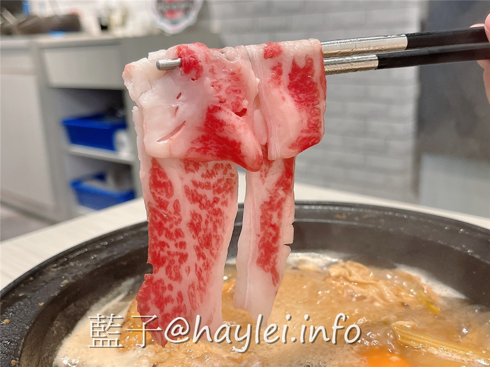 由火鍋第一品牌 樂多多集團開的新品牌 狂一鍋(台中精武東店)-289起享受台灣小吃變火鍋，翻玩台菜大變火鍋湯品，酒香花雕雞鍋、生炒花枝鍋推薦必吃，新台式火鍋絕妙滋味誘人再再來訪!飲品吧跟蔬食自助吧有12種菜品、2種飲品無限供應，吃起來豐富美味超幸福~肉多多火鍋旗下新品牌/台中美食/台中火鍋推薦/太平美食/藍子愛美食 中式料理 國內旅遊 攝影 民生資訊分享 飲食集錦 