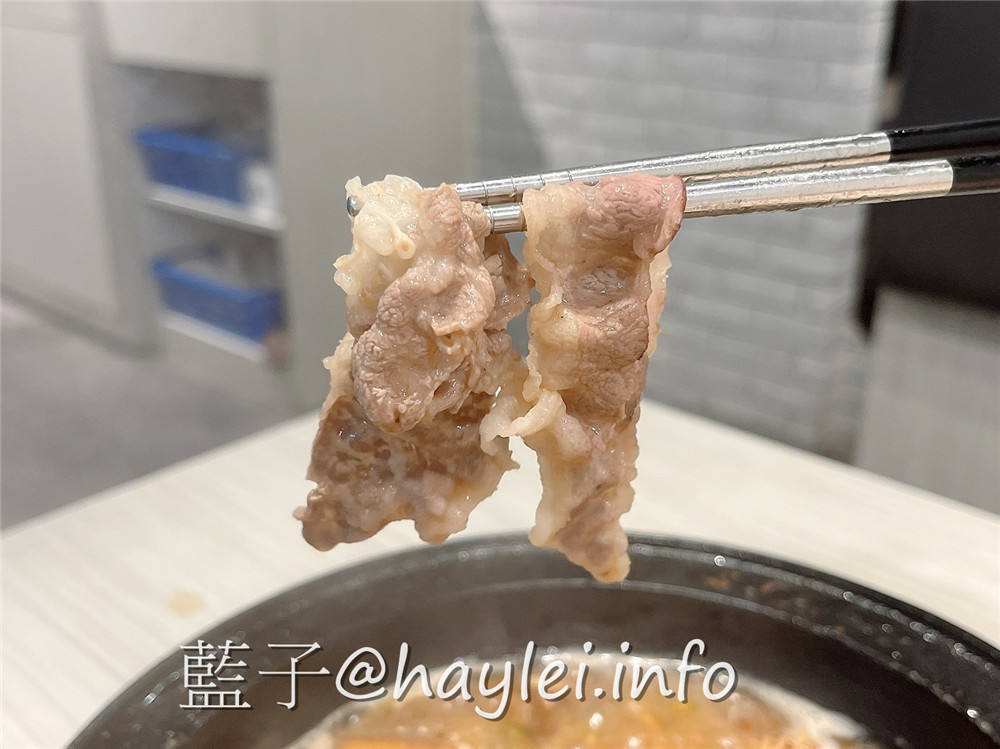 由火鍋第一品牌 樂多多集團開的新品牌 狂一鍋(台中精武東店)-289起享受台灣小吃變火鍋，翻玩台菜大變火鍋湯品，酒香花雕雞鍋、生炒花枝鍋推薦必吃，新台式火鍋絕妙滋味誘人再再來訪!飲品吧跟蔬食自助吧有12種菜品、2種飲品無限供應，吃起來豐富美味超幸福~肉多多火鍋旗下新品牌/台中美食/台中火鍋推薦/太平美食/藍子愛美食 中式料理 國內旅遊 攝影 民生資訊分享 飲食集錦 