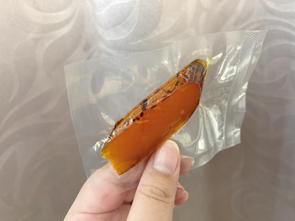 陳家烏魚子-日銷破萬的老饕嚴選頂級零食，有著全台最好吃的烏魚子的稱號，鹹香濃郁的極致美味令人欲罷不能，一口接一口！台北烏魚子專賣/台北烏魚子伴手禮/即食烏魚子推薦/整片熟食烏魚子/熟食1口包烏魚子/點心零嘴/宅配美食/台北饒河夜市美食/藍子愛美食 中式料理 宅配食記 攝影 民生資訊分享 自己動手做！ 飲食集錦 