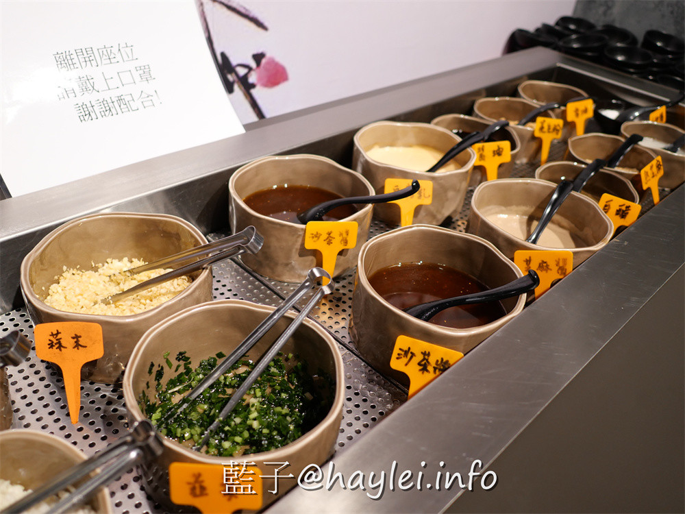 台中西屯/知否鴛鴦鍋-麻辣鍋&青麻椒鍋絕美雙椒香氣誘人心弦，板豆腐、果凍鴨血、豆包、白菜等鍋底都是可以續加的，鮮嫩美味的安格斯牛小排＆伊比利豬、彈Ｑ水晶蝦滑、鮮甜肉厚手臂蝦等推薦必點，食材吸附湯底醇厚鮮麻的好滋味，令人一吃上癮！台中美食/台中火鍋/台中麻辣鍋推薦/藍子愛美食 中式料理 國內旅遊 攝影 民生資訊分享 飲食集錦 
