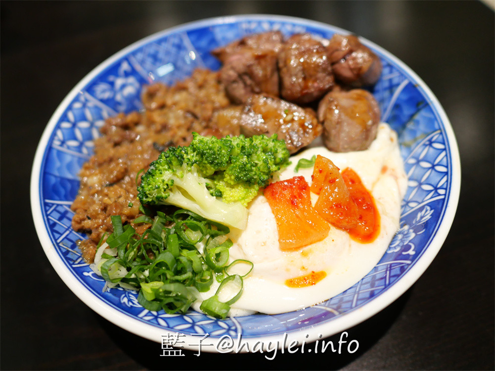 台中北區/高雄旻哥牛肉燥飯/旻哥古早味台中店-來自高雄的連鎖美食品牌，食材新鮮且料理實在，口感豐富美味且兼具創新性，招牌牛B飯、炙燒比目魚滷肉飯、藥膳牛肉湯推薦必點~台中美食/台中小吃/高雄美食/在地台灣味美食推薦/台式丼飯/台中滷肉飯/台中牛肉燥飯/創意料理/藍子愛美食 中式料理 國內旅遊 攝影 民生資訊分享 飲食集錦 