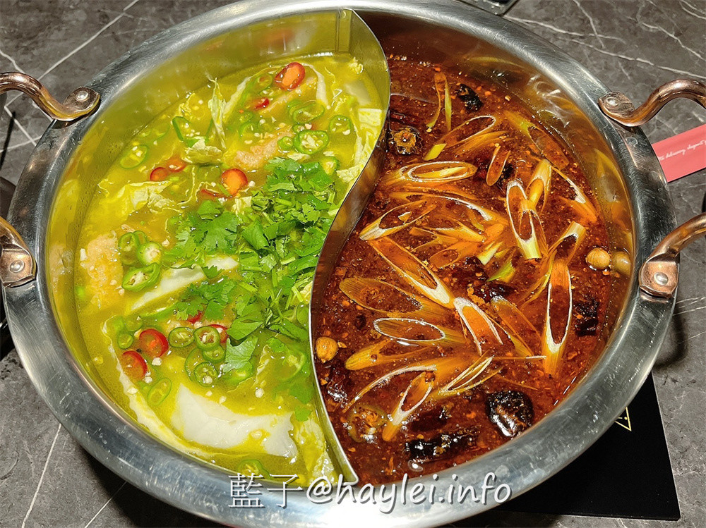 台中西屯/知否鴛鴦鍋-麻辣鍋&青麻椒鍋絕美雙椒香氣誘人心弦，板豆腐、果凍鴨血、豆包、白菜等鍋底都是可以續加的，鮮嫩美味的安格斯牛小排＆伊比利豬、彈Ｑ水晶蝦滑、鮮甜肉厚手臂蝦等推薦必點，食材吸附湯底醇厚鮮麻的好滋味，令人一吃上癮！台中美食/台中火鍋/台中麻辣鍋推薦/藍子愛美食 中式料理 國內旅遊 攝影 民生資訊分享 飲食集錦 