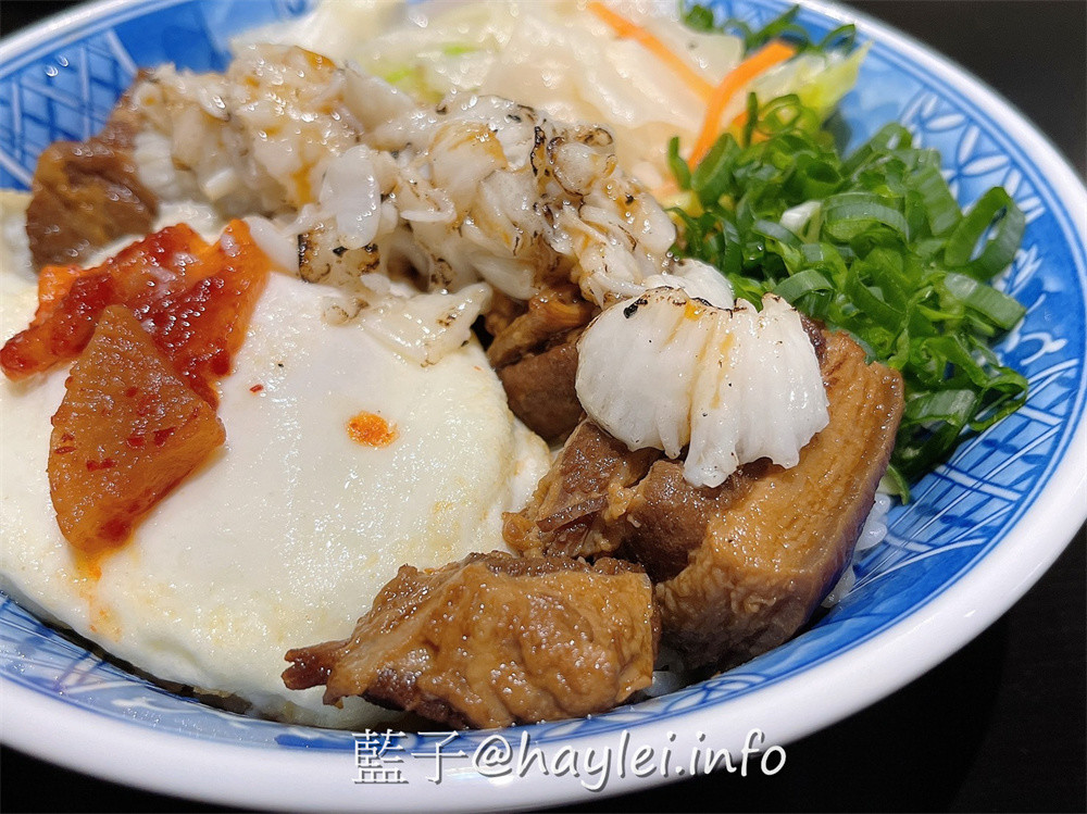 台中北區/高雄旻哥牛肉燥飯/旻哥古早味台中店-來自高雄的連鎖美食品牌，食材新鮮且料理實在，口感豐富美味且兼具創新性，招牌牛B飯、炙燒比目魚滷肉飯、藥膳牛肉湯推薦必點~台中美食/台中小吃/高雄美食/在地台灣味美食推薦/台式丼飯/台中滷肉飯/台中牛肉燥飯/創意料理/藍子愛美食 中式料理 國內旅遊 攝影 民生資訊分享 飲食集錦 