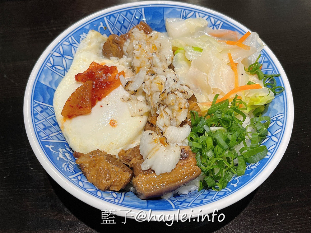 台中北區/高雄旻哥牛肉燥飯/旻哥古早味台中店-來自高雄的連鎖美食品牌，食材新鮮且料理實在，口感豐富美味且兼具創新性，招牌牛B飯、炙燒比目魚滷肉飯、藥膳牛肉湯推薦必點~台中美食/台中小吃/高雄美食/在地台灣味美食推薦/台式丼飯/台中滷肉飯/台中牛肉燥飯/創意料理/藍子愛美食 中式料理 國內旅遊 攝影 民生資訊分享 飲食集錦 