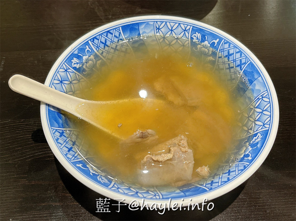 台中北區/高雄旻哥牛肉燥飯/旻哥古早味台中店-來自高雄的連鎖美食品牌，食材新鮮且料理實在，口感豐富美味且兼具創新性，招牌牛B飯、炙燒比目魚滷肉飯、藥膳牛肉湯推薦必點~台中美食/台中小吃/高雄美食/在地台灣味美食推薦/台式丼飯/台中滷肉飯/台中牛肉燥飯/創意料理/藍子愛美食 中式料理 國內旅遊 攝影 民生資訊分享 飲食集錦 