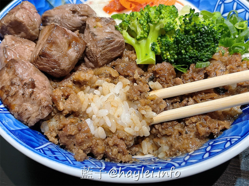 台中北區/高雄旻哥牛肉燥飯/旻哥古早味台中店-來自高雄的連鎖美食品牌，食材新鮮且料理實在，口感豐富美味且兼具創新性，招牌牛B飯、炙燒比目魚滷肉飯、藥膳牛肉湯推薦必點~台中美食/台中小吃/高雄美食/在地台灣味美食推薦/台式丼飯/台中滷肉飯/台中牛肉燥飯/創意料理/藍子愛美食 中式料理 國內旅遊 攝影 民生資訊分享 飲食集錦 