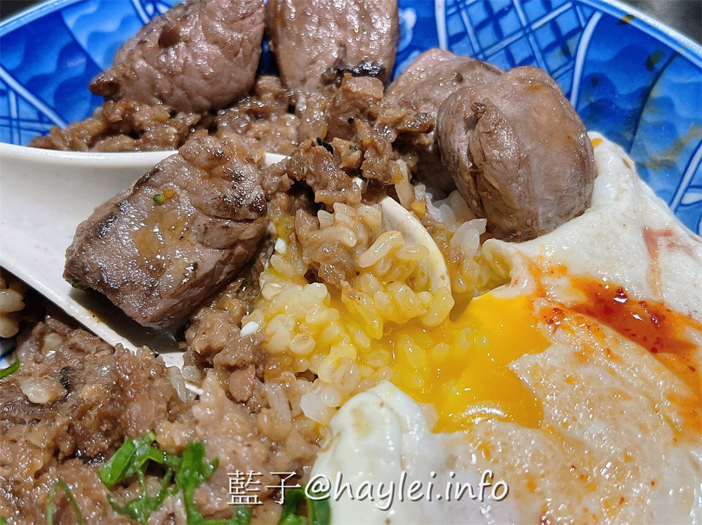 台中北區/高雄旻哥牛肉燥飯/旻哥古早味台中店-來自高雄的連鎖美食品牌,食材新鮮且料理實在,口感豐富美味且兼具創新性,招牌牛B飯、炙燒比目魚滷肉飯、藥膳牛肉湯推薦必點~台中美食/台中小吃/高雄美食/在地台灣味美食推薦/台式丼飯/台中滷肉飯/台中牛肉燥飯/創意料理/藍子愛美食 中式料理 國內旅遊 攝影 民生資訊分享 飲食集錦