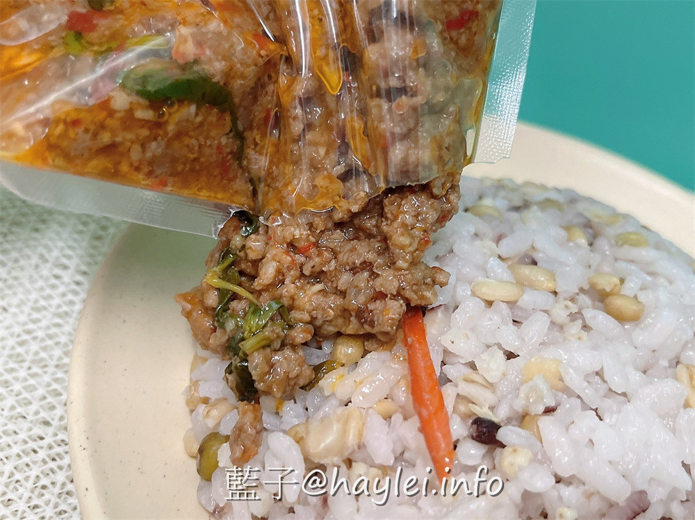 愛上烹調即食調理包-小郭老師每日採購新鮮食材，當天現煮後立刻真空包裝並用-58度C急速冷凍，避免變質而影響食物的營養、風味及口感，這樣方便好料理的宅配冷凍食品，絕對是最適合現代人的懶人料理首選！宅配美食/調理包推薦/鮮食調理包/料理包美食/牛丼/咖哩牛/打拋牛/藍子愛美食 中式料理 宅配食記 攝影 民生資訊分享 自己動手做！ 飲食集錦 