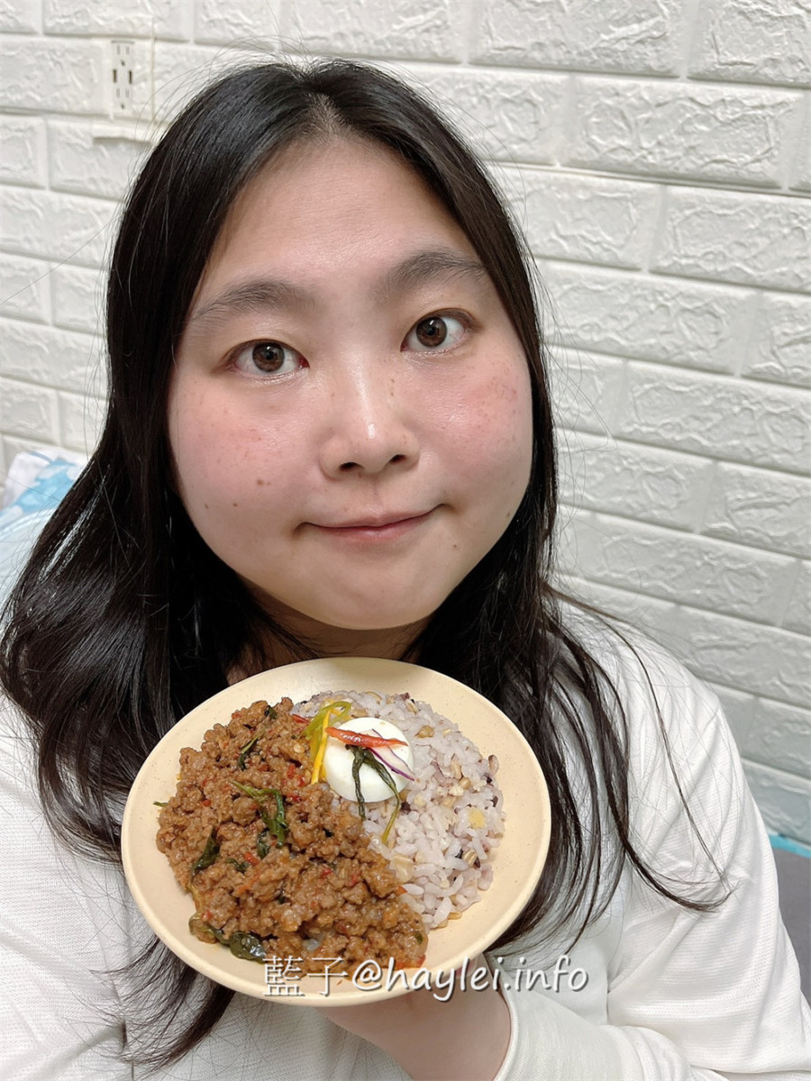 愛上烹調即食調理包-小郭老師每日採購新鮮食材，當天現煮後立刻真空包裝並用-58度C急速冷凍，避免變質而影響食物的營養、風味及口感，這樣方便好料理的宅配冷凍食品，絕對是最適合現代人的懶人料理首選！宅配美食/調理包推薦/鮮食調理包/料理包美食/牛丼/咖哩牛/打拋牛/藍子愛美食 中式料理 宅配食記 攝影 民生資訊分享 自己動手做！ 飲食集錦 