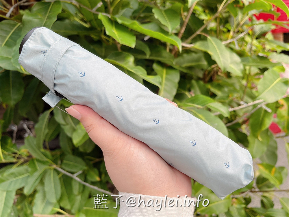 雨傘推薦/BGG Umbrella-BGG Air Umbrella Plus 極輕手開超輕傘採用全遮光抗紫外線黑膠傘布遮蔽率高達99.9%，日系配色絕美，碳纖維傘骨結構強度好且重量僅129克，真是輕盈可愛且小巧便攜的方便好用晴雨傘！生活好物/遮陽傘推薦/晴雨傘推薦/藍子愛分享 攝影 民生資訊分享 穿搭分享 
