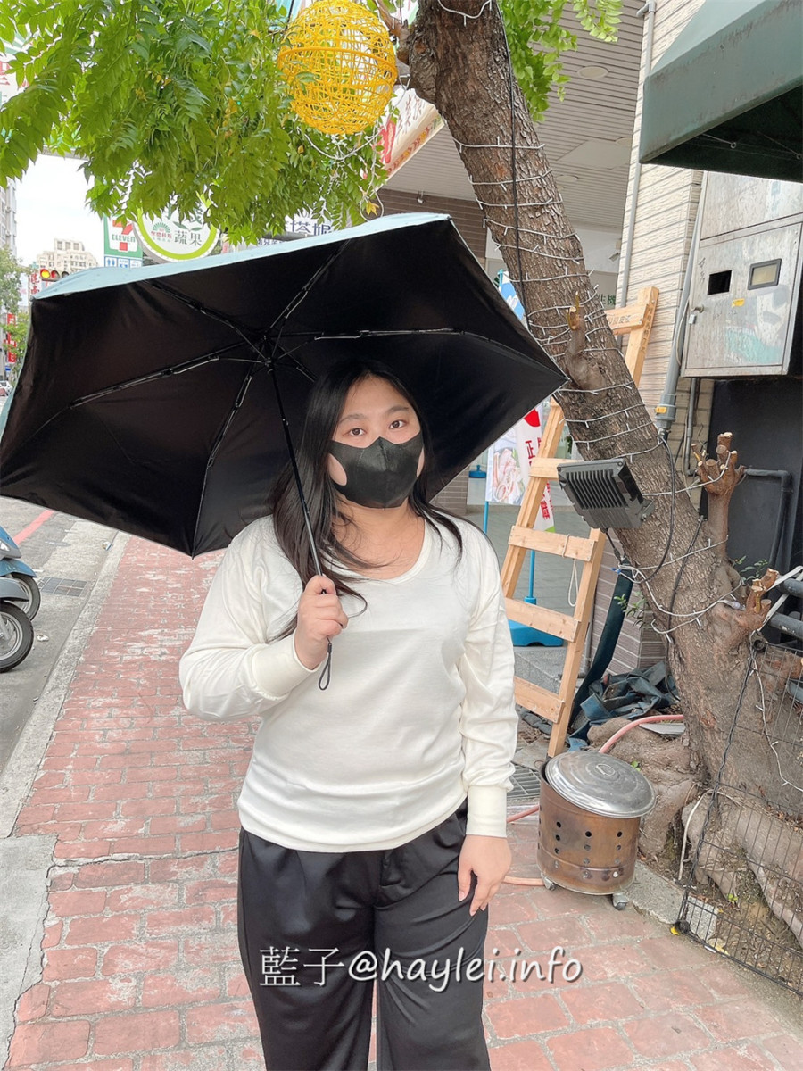 雨傘推薦/BGG Umbrella-BGG Air Umbrella Plus 極輕手開超輕傘採用全遮光抗紫外線黑膠傘布遮蔽率高達99.9%,日系配色絕美,碳纖維傘骨結構強度好且重量僅129克,真是輕盈可愛且小巧便攜的方便好用晴雨傘!生活好物/遮陽傘推薦/晴雨傘推薦/藍子愛分享 攝影 民生資訊分享 穿搭分享