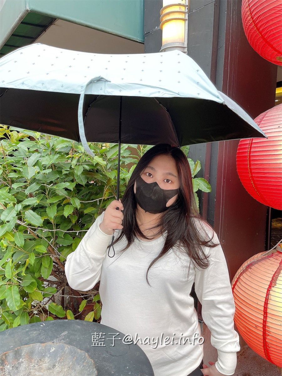 雨傘推薦/BGG Umbrella-BGG Air Umbrella Plus 極輕手開超輕傘採用全遮光抗紫外線黑膠傘布遮蔽率高達99.9%,日系配色絕美,碳纖維傘骨結構強度好且重量僅129克,真是輕盈可愛且小巧便攜的方便好用晴雨傘!生活好物/遮陽傘推薦/晴雨傘推薦/藍子愛分享 攝影 民生資訊分享 穿搭分享