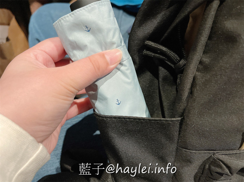 雨傘推薦/BGG Umbrella-BGG Air Umbrella Plus 極輕手開超輕傘採用全遮光抗紫外線黑膠傘布遮蔽率高達99.9%,日系配色絕美,碳纖維傘骨結構強度好且重量僅129克,真是輕盈可愛且小巧便攜的方便好用晴雨傘!生活好物/遮陽傘推薦/晴雨傘推薦/藍子愛分享 攝影 民生資訊分享 穿搭分享