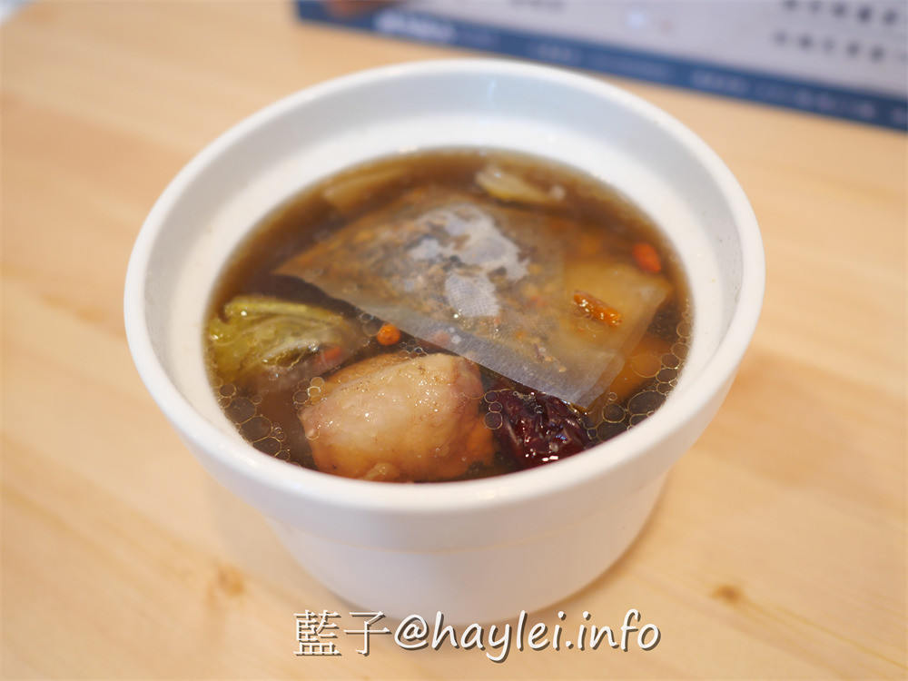 台中大里/醉月燉品 養生盅湯專家 藥補不如食補-煲煮五小時以上的養生個人盅湯，在冬日嚴寒喝下暖胃湯品，美味瞬間滋養身心靈~台中美食/大里美食/台中藥膳/台中養生湯/台中個人燉湯/台中個人煲湯/單人盅湯/healthysoup/香水椰子雞/八珍養生湯/藥燉排骨/蓮子排骨/藍子愛美食 中式料理 健康養身 國內旅遊 攝影 民生資訊分享 飲食集錦 