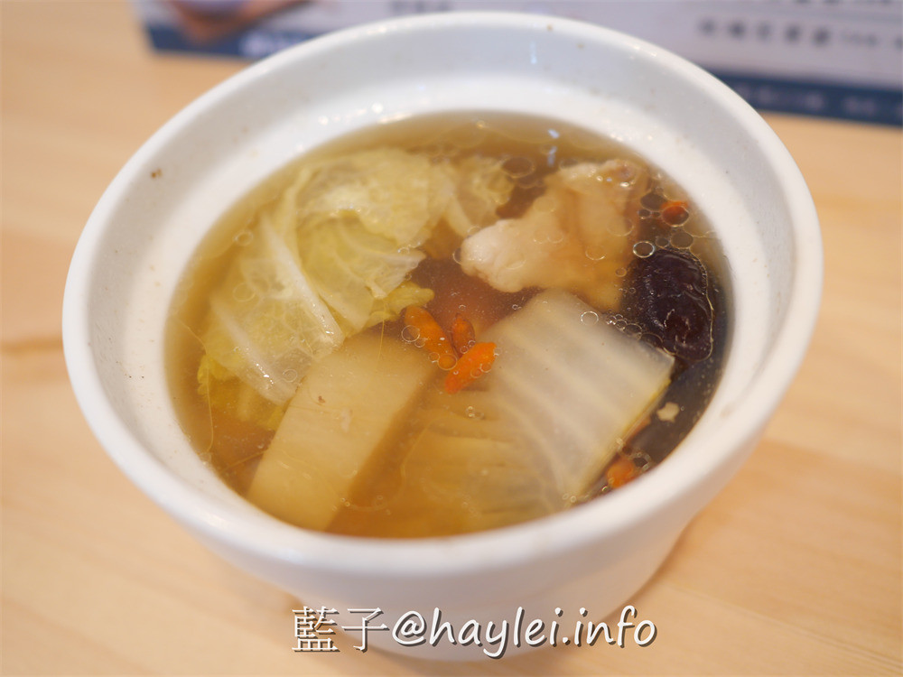 台中大里/醉月燉品 養生盅湯專家 藥補不如食補-煲煮五小時以上的養生個人盅湯，在冬日嚴寒喝下暖胃湯品，美味瞬間滋養身心靈~台中美食/大里美食/台中藥膳/台中養生湯/台中個人燉湯/台中個人煲湯/單人盅湯/healthysoup/香水椰子雞/八珍養生湯/藥燉排骨/蓮子排骨/藍子愛美食 中式料理 健康養身 國內旅遊 攝影 民生資訊分享 飲食集錦 
