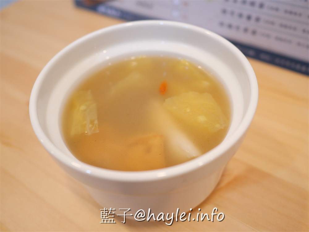 台中大里/醉月燉品 養生盅湯專家 藥補不如食補-煲煮五小時以上的養生個人盅湯，在冬日嚴寒喝下暖胃湯品，美味瞬間滋養身心靈~台中美食/大里美食/台中藥膳/台中養生湯/台中個人燉湯/台中個人煲湯/單人盅湯/healthysoup/香水椰子雞/八珍養生湯/藥燉排骨/蓮子排骨/藍子愛美食 中式料理 健康養身 國內旅遊 攝影 民生資訊分享 飲食集錦 