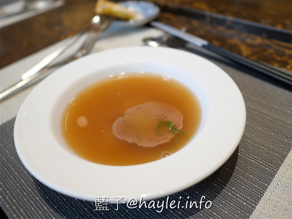 台北松山/無菜單料理-超人氣無菜單鐵板燒【明水然】-來自全台最大火鍋集團樂多多,嚴謹主廚匠心料理超美味,牛排鮮嫩且龍蝦肉質Q彈,桌邊服務體貼細微超感心,1390起品嚐菲力牛排&波士頓龍蝦海陸大餐,CP值超高,再訪率滿滿!台北美食/南京復興站/慶城街/肉多多火鍋姊妹品牌/藍子愛美食 中式料理 國內旅遊 攝影 日式料理 民生資訊分享 美式料理 飲食集錦
