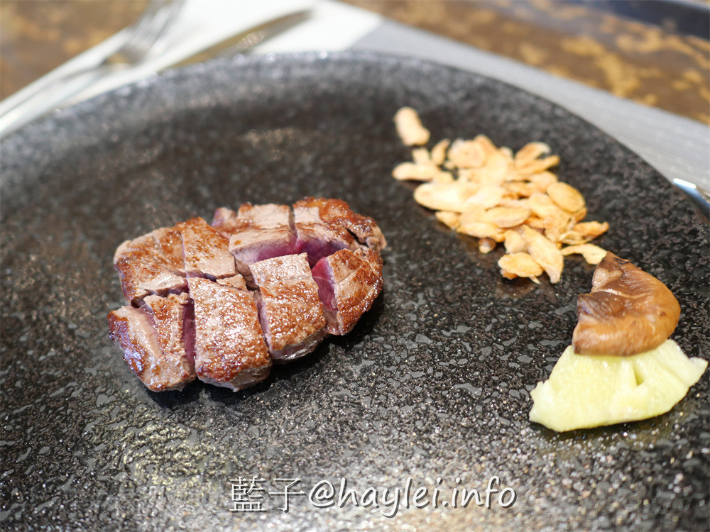 台北松山/無菜單料理-超人氣無菜單鐵板燒【明水然】-來自全台最大火鍋集團樂多多,嚴謹主廚匠心料理超美味,牛排鮮嫩且龍蝦肉質Q彈,桌邊服務體貼細微超感心,1390起品嚐菲力牛排&波士頓龍蝦海陸大餐,CP值超高,再訪率滿滿!台北美食/南京復興站/慶城街/肉多多火鍋姊妹品牌/藍子愛美食 中式料理 國內旅遊 攝影 日式料理 民生資訊分享 美式料理 飲食集錦