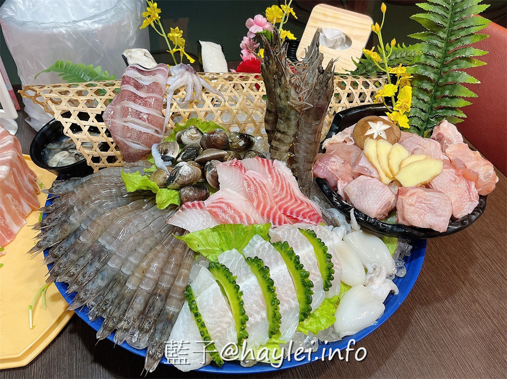 全台最大火鍋集團，火鍋迷必吃名店!樂多多集團旗下肉多多火鍋來新竹科學園區開了~肉多多火鍋新竹竹科店$268起就可以無限享用近60種超豐富自助吧，食材新鮮有品質，海陸雙絕＆浮誇肉蛋糕必點，宵夜用餐來這邊就對了！新竹美食/竹科美食/竹科宵夜/藍子愛美食/新竹旅遊/新竹火鍋推薦/宵夜美食 中式料理 國內旅遊 攝影 民生資訊分享 飲食集錦 