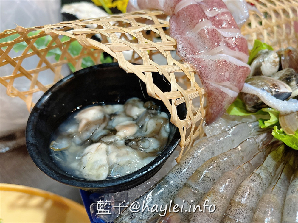 全台最大火鍋集團，火鍋迷必吃名店!樂多多集團旗下肉多多火鍋來新竹科學園區開了~肉多多火鍋新竹竹科店$268起就可以無限享用近60種超豐富自助吧，食材新鮮有品質，海陸雙絕＆浮誇肉蛋糕必點，宵夜用餐來這邊就對了！新竹美食/竹科美食/竹科宵夜/藍子愛美食/新竹旅遊/新竹火鍋推薦/宵夜美食 中式料理 國內旅遊 攝影 民生資訊分享 飲食集錦 