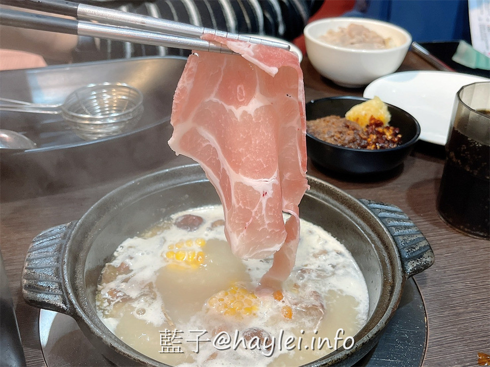 全台最大火鍋集團，火鍋迷必吃名店!樂多多集團旗下肉多多火鍋來新竹科學園區開了~肉多多火鍋新竹竹科店$268起就可以無限享用近60種超豐富自助吧，食材新鮮有品質，海陸雙絕＆浮誇肉蛋糕必點，宵夜用餐來這邊就對了！新竹美食/竹科美食/竹科宵夜/藍子愛美食/新竹旅遊/新竹火鍋推薦/宵夜美食 中式料理 國內旅遊 攝影 民生資訊分享 飲食集錦 