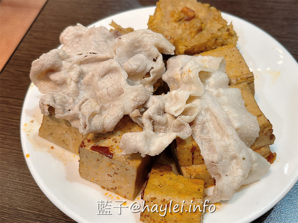 全台最大火鍋集團,火鍋迷必吃名店!樂多多集團旗下肉多多火鍋來新竹科學園區開了~肉多多火鍋新竹竹科店$268起就可以無限享用近60種超豐富自助吧,食材新鮮有品質,海陸雙絕&浮誇肉蛋糕必點,宵夜用餐來這邊就對了!新竹美食/竹科美食/竹科宵夜/藍子愛美食/新竹旅遊/新竹火鍋推薦/宵夜美食 中式料理 國內旅遊 攝影 民生資訊分享 飲食集錦