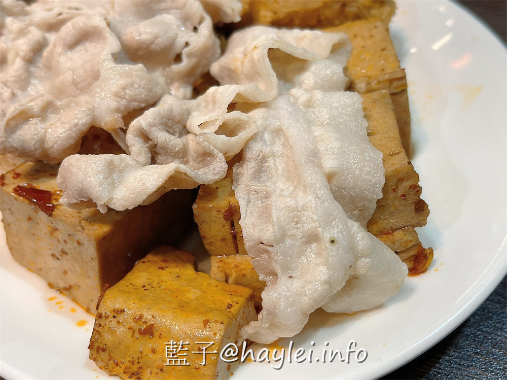 全台最大火鍋集團，火鍋迷必吃名店!樂多多集團旗下肉多多火鍋來新竹科學園區開了~肉多多火鍋新竹竹科店$268起就可以無限享用近60種超豐富自助吧，食材新鮮有品質，海陸雙絕＆浮誇肉蛋糕必點，宵夜用餐來這邊就對了！新竹美食/竹科美食/竹科宵夜/藍子愛美食/新竹旅遊/新竹火鍋推薦/宵夜美食 中式料理 國內旅遊 攝影 民生資訊分享 飲食集錦 