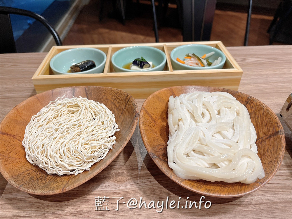 全台最大火鍋集團旗下爆紅名店，樂多多集團旗下日日鍋來新竹火車站開了!國際級日本料理大師林宸緯師傅親自操刀，日本原料熬煮湯底，重口味推薦壽喜燒跟辛口地獄湯，嚴選海鮮極盛、牛腹肉跟綜合壽司滑鮮嫩美味，20種蔬食無限吃+飲料自助吧超划算～新竹美食/新竹火鍋/補給站美食廣場/藍子愛美食 國內旅遊 攝影 日式料理 民生資訊分享 飲食集錦 