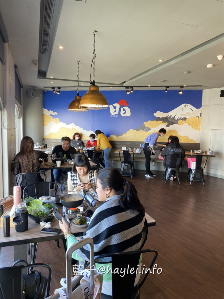 全台最大火鍋集團旗下爆紅名店，樂多多集團旗下日日鍋來新竹火車站開了!國際級日本料理大師林宸緯師傅親自操刀，日本原料熬煮湯底，重口味推薦壽喜燒跟辛口地獄湯，嚴選海鮮極盛、牛腹肉跟綜合壽司滑鮮嫩美味，20種蔬食無限吃+飲料自助吧超划算～新竹美食/新竹火鍋/補給站美食廣場/藍子愛美食 國內旅遊 攝影 日式料理 民生資訊分享 飲食集錦 