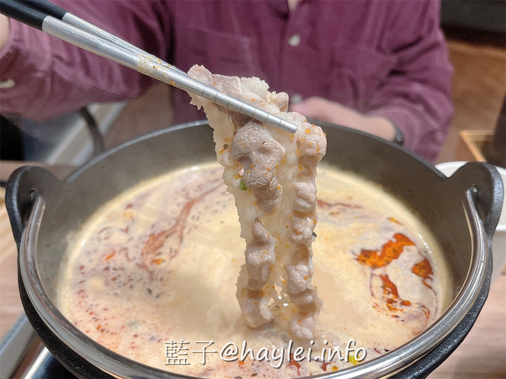 全台最大火鍋集團旗下爆紅名店，樂多多集團旗下日日鍋來新竹火車站開了!國際級日本料理大師林宸緯師傅親自操刀，日本原料熬煮湯底，重口味推薦壽喜燒跟辛口地獄湯，嚴選海鮮極盛、牛腹肉跟綜合壽司滑鮮嫩美味，20種蔬食無限吃+飲料自助吧超划算～新竹美食/新竹火鍋/補給站美食廣場/藍子愛美食 國內旅遊 攝影 日式料理 民生資訊分享 飲食集錦 