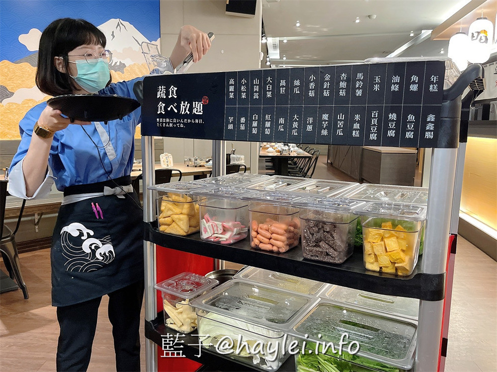 全台最大火鍋集團旗下爆紅名店,樂多多集團旗下日日鍋來新竹火車站開了!國際級日本料理大師林宸緯師傅親自操刀,日本原料熬煮湯底,重口味推薦壽喜燒跟辛口地獄湯,嚴選海鮮極盛、牛腹肉跟綜合壽司滑鮮嫩美味,20種蔬食無限吃+飲料自助吧超划算~新竹美食/新竹火鍋/補給站美食廣場/藍子愛美食 國內旅遊 攝影 日式料理 民生資訊分享 飲食集錦