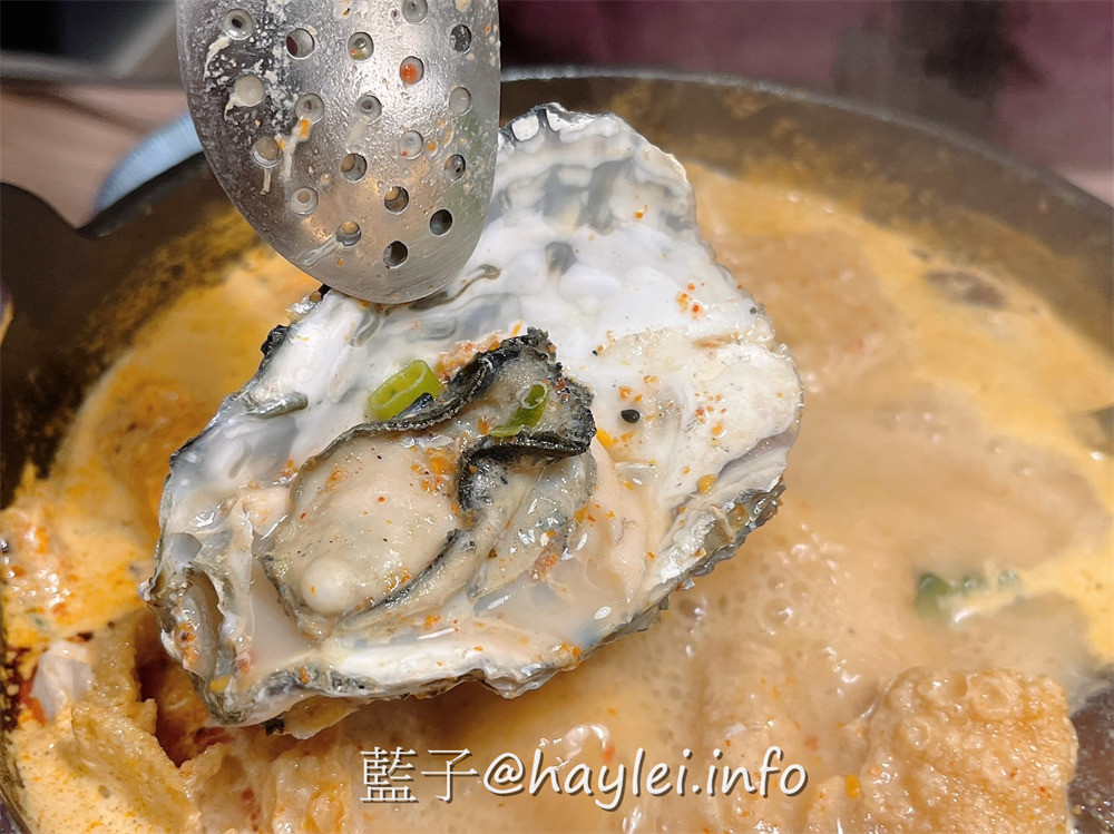全台最大火鍋集團旗下爆紅名店，樂多多集團旗下日日鍋來新竹火車站開了!國際級日本料理大師林宸緯師傅親自操刀，日本原料熬煮湯底，重口味推薦壽喜燒跟辛口地獄湯，嚴選海鮮極盛、牛腹肉跟綜合壽司滑鮮嫩美味，20種蔬食無限吃+飲料自助吧超划算～新竹美食/新竹火鍋/補給站美食廣場/藍子愛美食 國內旅遊 攝影 日式料理 民生資訊分享 飲食集錦 
