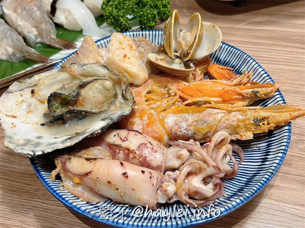 全台最大火鍋集團旗下爆紅名店,樂多多集團旗下日日鍋來新竹火車站開了!國際級日本料理大師林宸緯師傅親自操刀,日本原料熬煮湯底,重口味推薦壽喜燒跟辛口地獄湯,嚴選海鮮極盛、牛腹肉跟綜合壽司滑鮮嫩美味,20種蔬食無限吃+飲料自助吧超划算~新竹美食/新竹火鍋/補給站美食廣場/藍子愛美食 國內旅遊 攝影 日式料理 民生資訊分享 飲食集錦