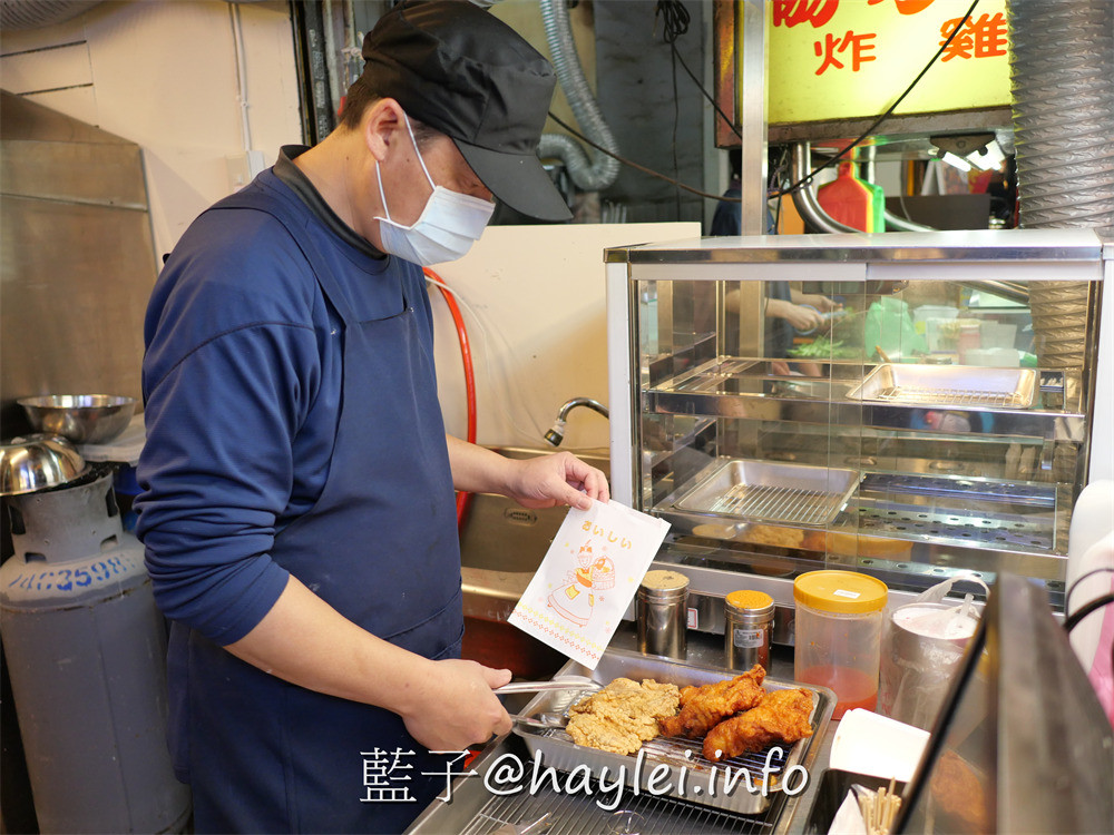 台中西屯區/大腿我最粗-逢甲夜市私心推薦炸雞專賣店！店家自製泰式醬料酸甜可口，無骨八兩雞腿招牌必點，份量感超足的爆汁美味只要70而已，還有八兩雞腿排、香雞排、雞翅、三角骨、三角薯餅、蛋黃芋丸等選擇唷~台中美食/台中炸雞/台中逢甲/逢甲美食/逢甲大學美食/藍子愛美食 國內旅遊 攝影 民生資訊分享 美式料理 飲食集錦 