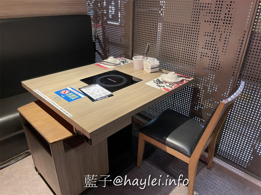 台中西區/廣三SOGO/滿堂紅頂級麻辣鴛鴦鍋-自行熬煮的麻辣湯必點,現切白金級美國牛肉,牛小排油花細緻美麗、比臉大的霜降牛,哈根達斯跟蜂鳥冰淇淋飯後必吃,加價188還能享巨無霸黑鑽草蝦跟澳洲和牛等頂級美食通通吃到飽,難怪回客率滿滿~台中美食/台中火鍋吃到飽/台中麻辣鍋/藍子愛美食 中式料理 攝影 民生資訊分享 飲食集錦