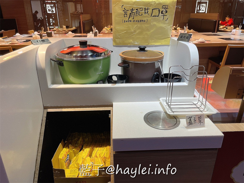 台中西區/廣三SOGO/滿堂紅頂級麻辣鴛鴦鍋-自行熬煮的麻辣湯必點，現切白金級美國牛肉，牛小排油花細緻美麗、比臉大的霜降牛，哈根達斯跟蜂鳥冰淇淋飯後必吃，加價188還能享巨無霸黑鑽草蝦跟澳洲和牛等頂級美食通通吃到飽，難怪回客率滿滿~台中美食/台中火鍋吃到飽/台中麻辣鍋/藍子愛美食 中式料理 攝影 民生資訊分享 飲食集錦 