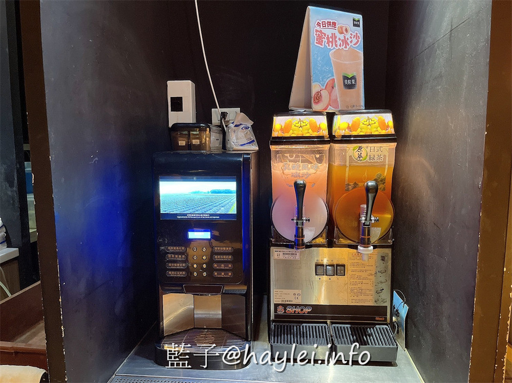 台中西區/廣三SOGO/滿堂紅頂級麻辣鴛鴦鍋-自行熬煮的麻辣湯必點,現切白金級美國牛肉,牛小排油花細緻美麗、比臉大的霜降牛,哈根達斯跟蜂鳥冰淇淋飯後必吃,加價188還能享巨無霸黑鑽草蝦跟澳洲和牛等頂級美食通通吃到飽,難怪回客率滿滿~台中美食/台中火鍋吃到飽/台中麻辣鍋/藍子愛美食 中式料理 攝影 民生資訊分享 飲食集錦