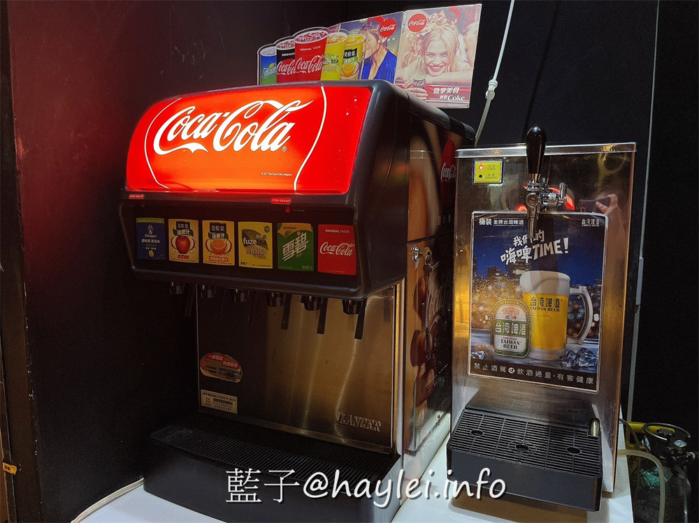 台中西區/廣三SOGO/滿堂紅頂級麻辣鴛鴦鍋-自行熬煮的麻辣湯必點，現切白金級美國牛肉，牛小排油花細緻美麗、比臉大的霜降牛，哈根達斯跟蜂鳥冰淇淋飯後必吃，加價188還能享巨無霸黑鑽草蝦跟澳洲和牛等頂級美食通通吃到飽，難怪回客率滿滿~台中美食/台中火鍋吃到飽/台中麻辣鍋/藍子愛美食 中式料理 攝影 民生資訊分享 飲食集錦 