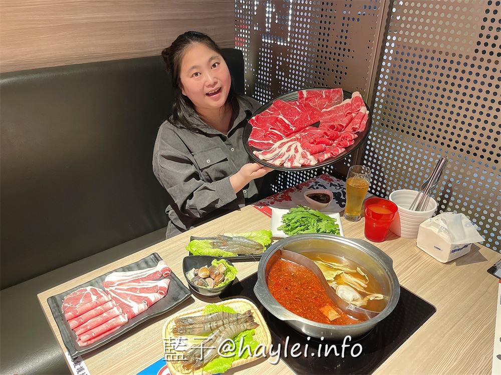 台中西區/廣三SOGO/滿堂紅頂級麻辣鴛鴦鍋-自行熬煮的麻辣湯必點,現切白金級美國牛肉,牛小排油花細緻美麗、比臉大的霜降牛,哈根達斯跟蜂鳥冰淇淋飯後必吃,加價188還能享巨無霸黑鑽草蝦跟澳洲和牛等頂級美食通通吃到飽,難怪回客率滿滿~台中美食/台中火鍋吃到飽/台中麻辣鍋/藍子愛美食 中式料理 攝影 民生資訊分享 飲食集錦
