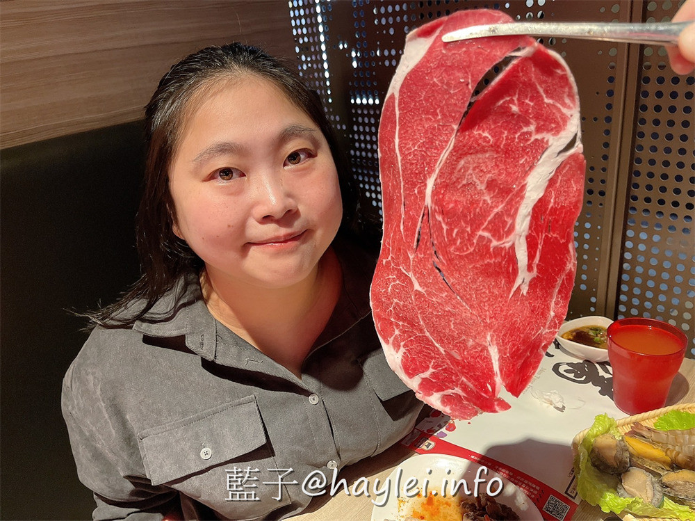 台中西區/廣三SOGO/滿堂紅頂級麻辣鴛鴦鍋-自行熬煮的麻辣湯必點，現切白金級美國牛肉，牛小排油花細緻美麗、比臉大的霜降牛，哈根達斯跟蜂鳥冰淇淋飯後必吃，加價188還能享巨無霸黑鑽草蝦跟澳洲和牛等頂級美食通通吃到飽，難怪回客率滿滿~台中美食/台中火鍋吃到飽/台中麻辣鍋/藍子愛美食 中式料理 攝影 民生資訊分享 飲食集錦 