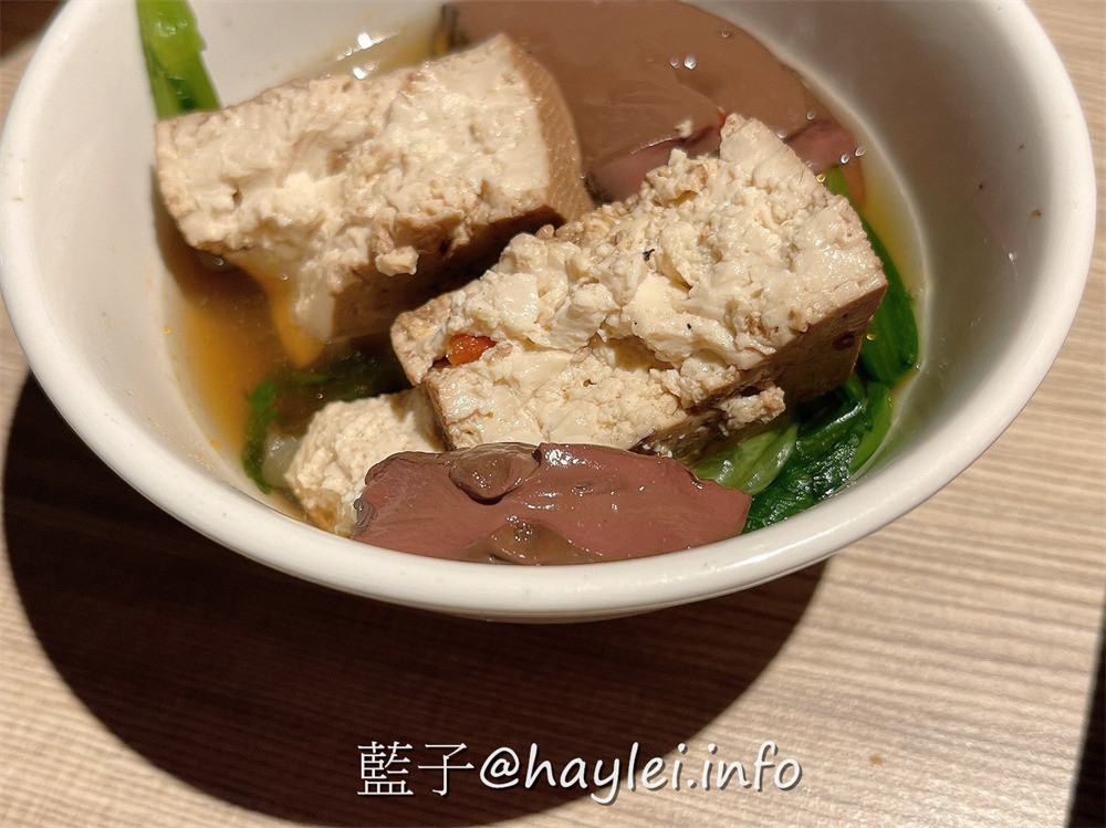 台中西區/廣三SOGO/滿堂紅頂級麻辣鴛鴦鍋-自行熬煮的麻辣湯必點,現切白金級美國牛肉,牛小排油花細緻美麗、比臉大的霜降牛,哈根達斯跟蜂鳥冰淇淋飯後必吃,加價188還能享巨無霸黑鑽草蝦跟澳洲和牛等頂級美食通通吃到飽,難怪回客率滿滿~台中美食/台中火鍋吃到飽/台中麻辣鍋/藍子愛美食 中式料理 攝影 民生資訊分享 飲食集錦